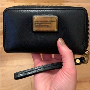 Marc Jacobs - Classic Q Wingman Leather Wristlet
